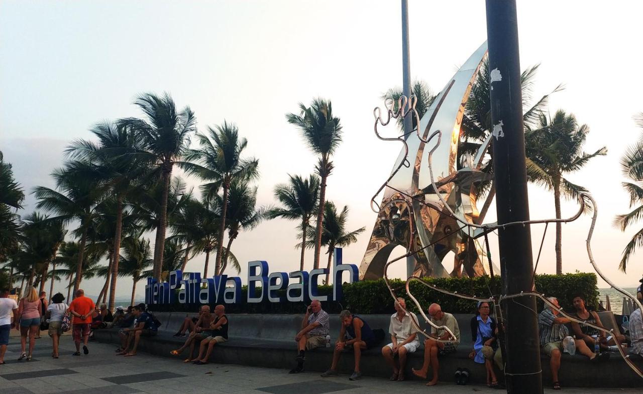 Breeze Hostel Pattaya Exterior photo