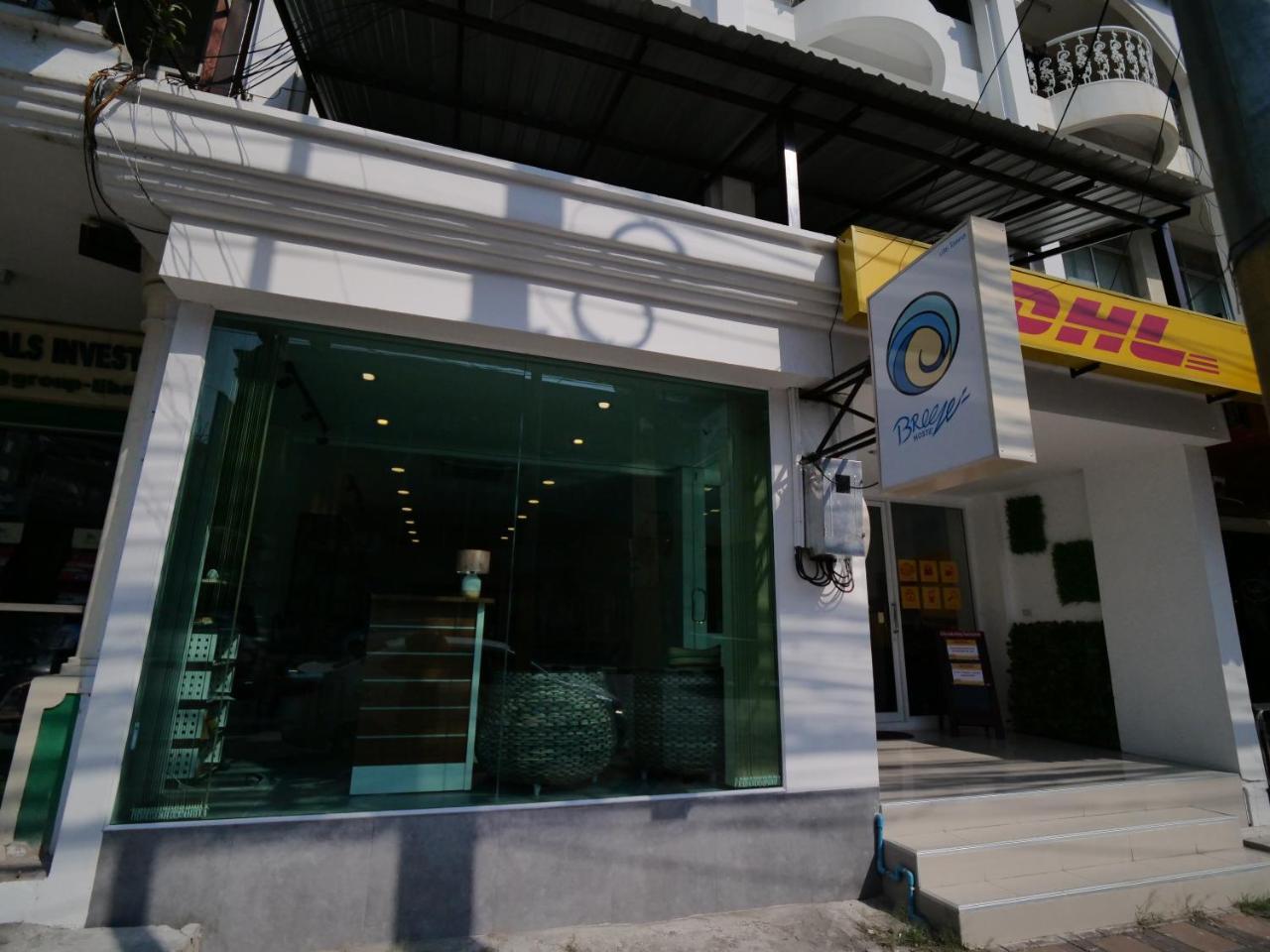 Breeze Hostel Pattaya Exterior photo